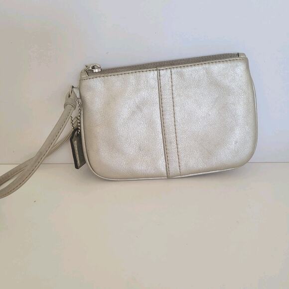 Coach Corner Small Bag Wristlet Purse Pouch Zip Silver Metallic Leather 6x4 - Picture 1 of 8